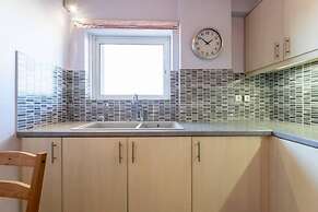 Petralona Dazzling top Floor 2BD AP
