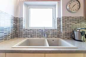 Petralona Dazzling top Floor 2BD AP