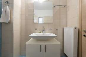 Petralona Dazzling top Floor 2BD AP