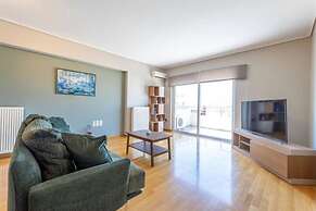 Cozy top Floor Flat Petralona