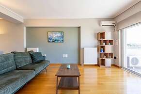 Cozy top Floor Flat Petralona