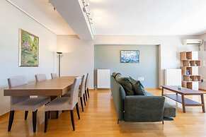 Cozy top Floor Flat Petralona
