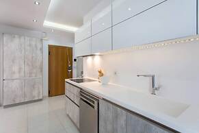 ONE Block From the sea Family House at Floisvos