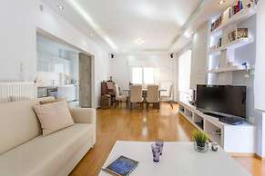 ONE Block From the sea Family House at Floisvos