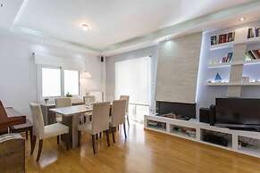 ONE Block From the sea Family House at Floisvos