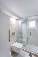 ONE Block From the sea Family House at Floisvos