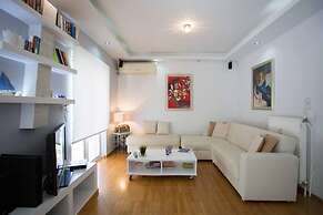 ONE Block From the sea Family House at Floisvos