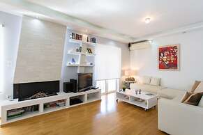 ONE Block From the sea Family House at Floisvos