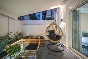 Small Minimal Paradise in the Center of the City