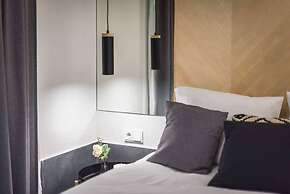 Small Minimal Paradise in the Center of the City