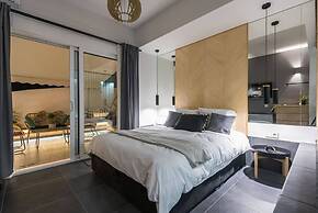 Small Minimal Paradise in the Center of the City