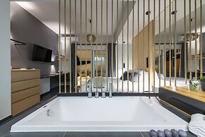 Small Minimal Paradise in the Center of the City