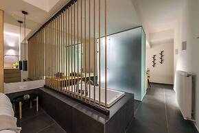 Small Minimal Paradise in the Center of the City