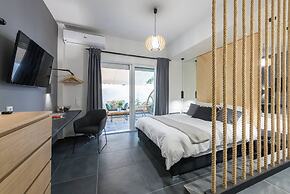 Small Minimal Paradise in the Center of the City