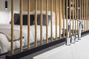 Small Minimal Paradise in the Center of the City