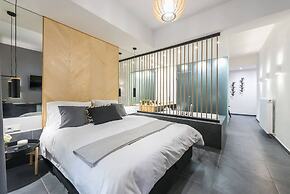 Small Minimal Paradise in the Center of the City