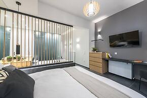 Small Minimal Paradise in the Center of the City