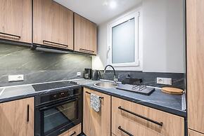 Small Minimal Paradise in the Center of the City