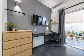 Small Minimal Paradise in the Center of the City