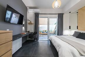 Small Minimal Paradise in the Center of the City