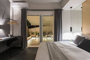 Small Minimal Paradise in the Center of the City