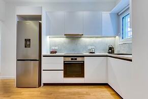 Elegant Flat 5 Walk to Metro Panormou