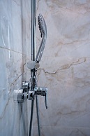 Elegant Flat 5 Walk to Metro Panormou