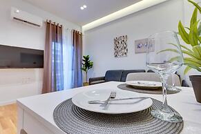 Elegant Flat 5 Walk to Metro Panormou