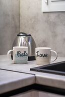 Elegant Flat 5 Walk to Metro Panormou