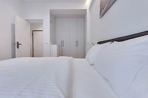 Elegant Flat 5 Walk to Metro Panormou