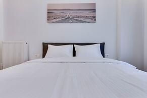 Elegant Flat 5 Walk to Metro Panormou