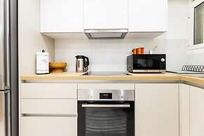 Bright and Stylish Apartment in Palaio Faliro