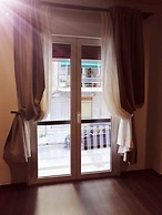 Classy and Stylish Apartment Next to Hilton