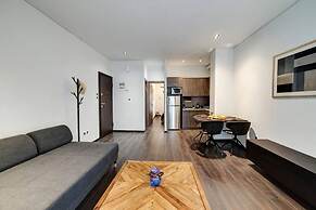 Classy and Stylish Apartment Next to Hilton