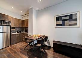 Classy and Stylish Apartment Next to Hilton