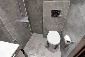 Classy and Stylish Apartment Next to Hilton