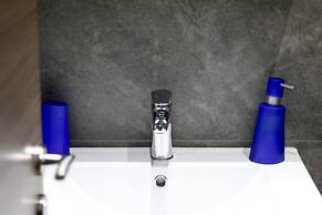 Classy and Stylish Apartment Next to Hilton