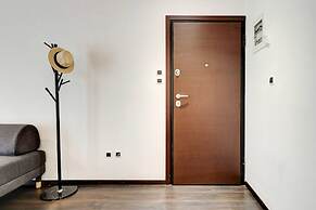 Classy and Stylish Apartment Next to Hilton