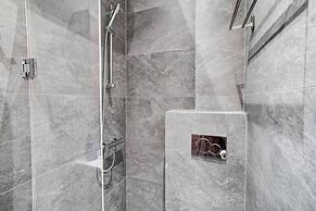 Classy and Stylish Apartment Next to Hilton