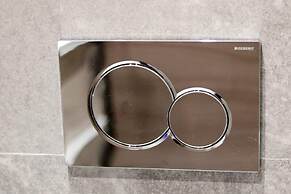 Classy and Stylish Apartment Next to Hilton