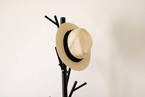 Classy and Stylish Apartment Next to Hilton