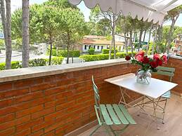Comfy Apartment With Balcony