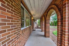 Joyful Kirkland Home, Near Beach, Hot Tub & AC