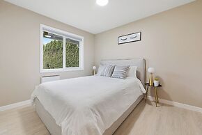 Joyful Kirkland Home, Near Beach, Hot Tub & AC