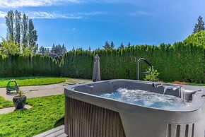 Cozy Beach Home with Hot Tub & AC