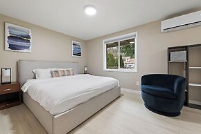 Joyful Kirkland Home, Near Beach, Hot Tub & AC