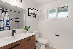 Joyful Kirkland Home, Near Beach, Hot Tub & AC