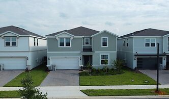 Fun and Relax 10 Bed Home Pool Themed Rooms