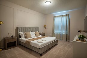 Fun and Relax 10 Bed Home Pool Themed Rooms