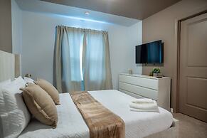 Fun and Relax 10 Bed Home Pool Themed Rooms